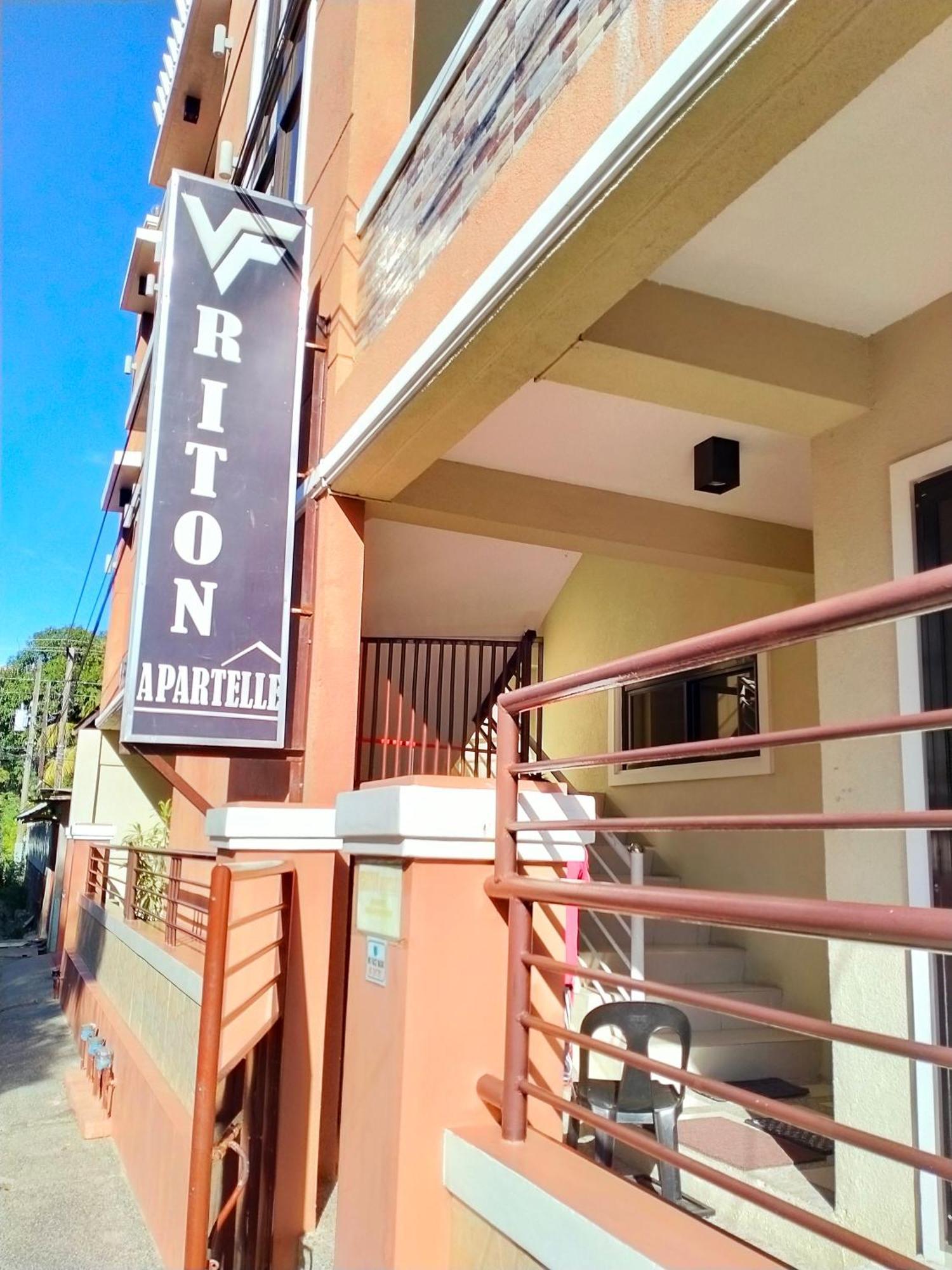 V.F. Riton Apartelle Лаоаг Номер фото